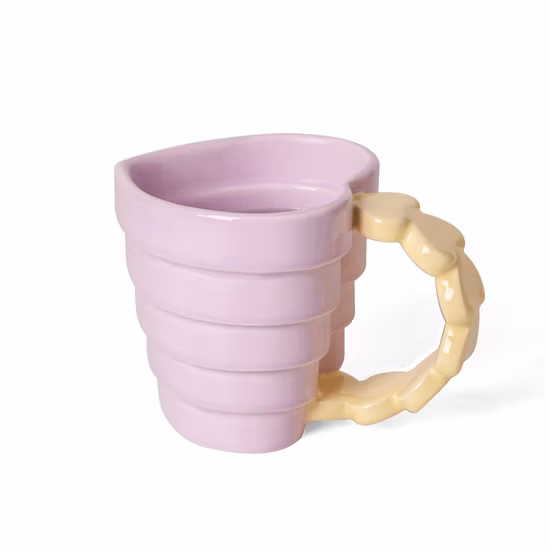 Caneca de cerâmica para presente de dia dos namorados com estampa personalizada de coração e xícaras de café