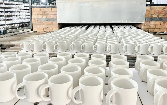 Caneca de cerâmica de arroz listrada em relevo personalizada multicolorida redonda para sopa de frutas com logotipo